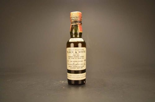 Black & White Fine Old Blended Scotch Whisky 1426