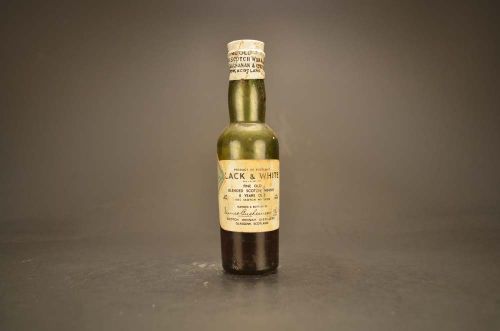 Black & White Fine Old Blended Scotch Whisky 1427