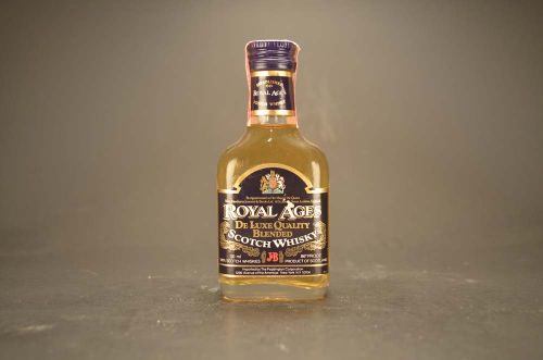 Royal Ages De Luxe Quality Blended Scotch Whisky 1561