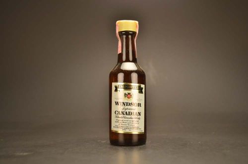 Windsor Supreme Canadian Blended Canadian Whisky 1747