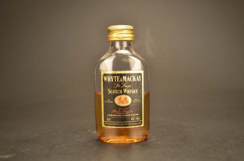 Whyte & Mackay De Luxe Scotch Whisky 1806
