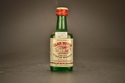 Clan House Fine Old Scotch Whisky 1900