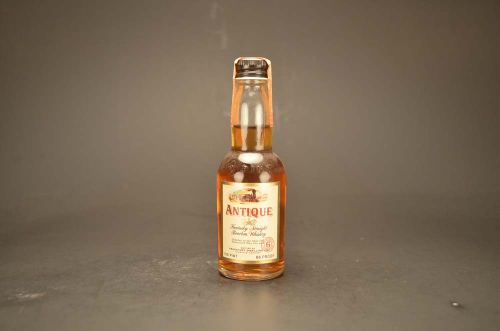 Antique Kentucky Straight Bourbon Whisky 1982