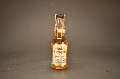 Antique Kentucky Straight Bourbon Whisky 1986