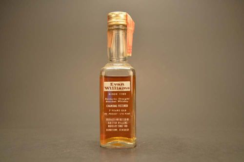 Evan Williams- Kentucky Straight Bourbon Whiskey 746