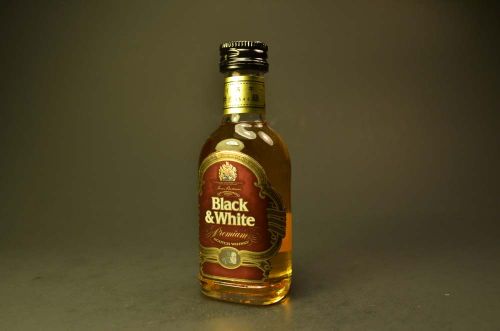 Black & White- Premium Scotch Whisky 177