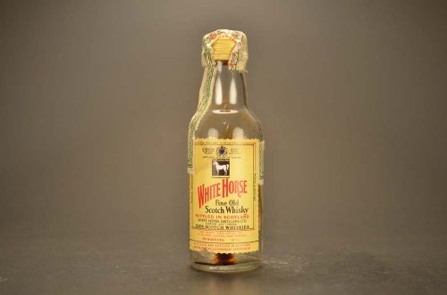White Horse- Fine Old Scotch Whisky 884