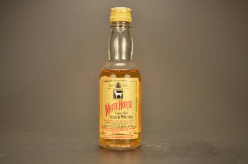 White Horse- Fine Old Scotch Whisky 886