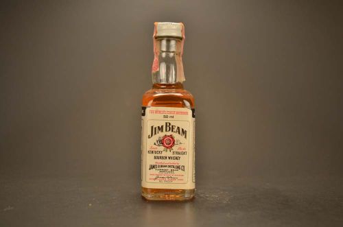 Jim Beam- Kentucky Straight Bourbon Whiskey 915