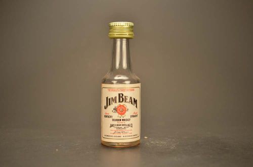 Jim Beam- Kentucky Straight Bourbon Whiskey 895