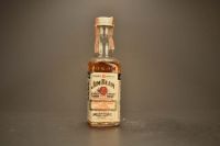 Jim Beam- Kentucky Straight Bourbon Whiskey 900