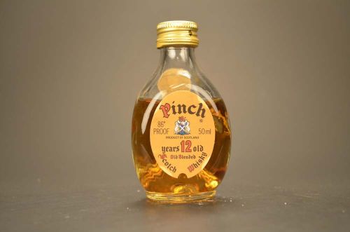 Pinch- Old Blended Scotch Whisky 389