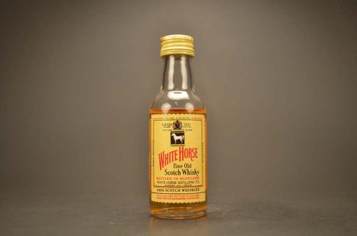 White Horse- Fine Old Scotch Whisky 585